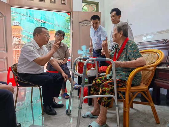 欧春英4_副本.jpg 欧春英4_副本.jpg