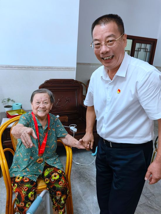 欧春英_副本.jpg 欧春英_副本.jpg