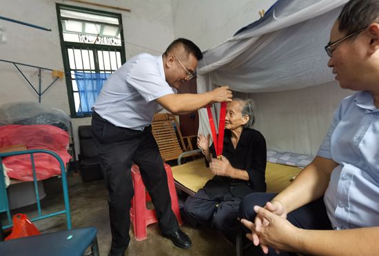 冯乙英1_副本.jpg 冯乙英1_副本.jpg